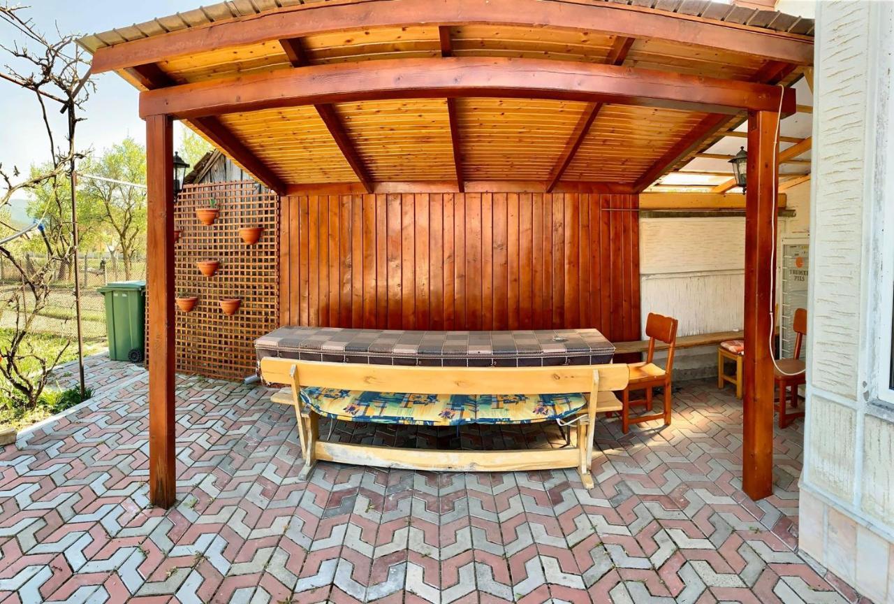 Casa Debora 호텔 Haţeg 외부 사진